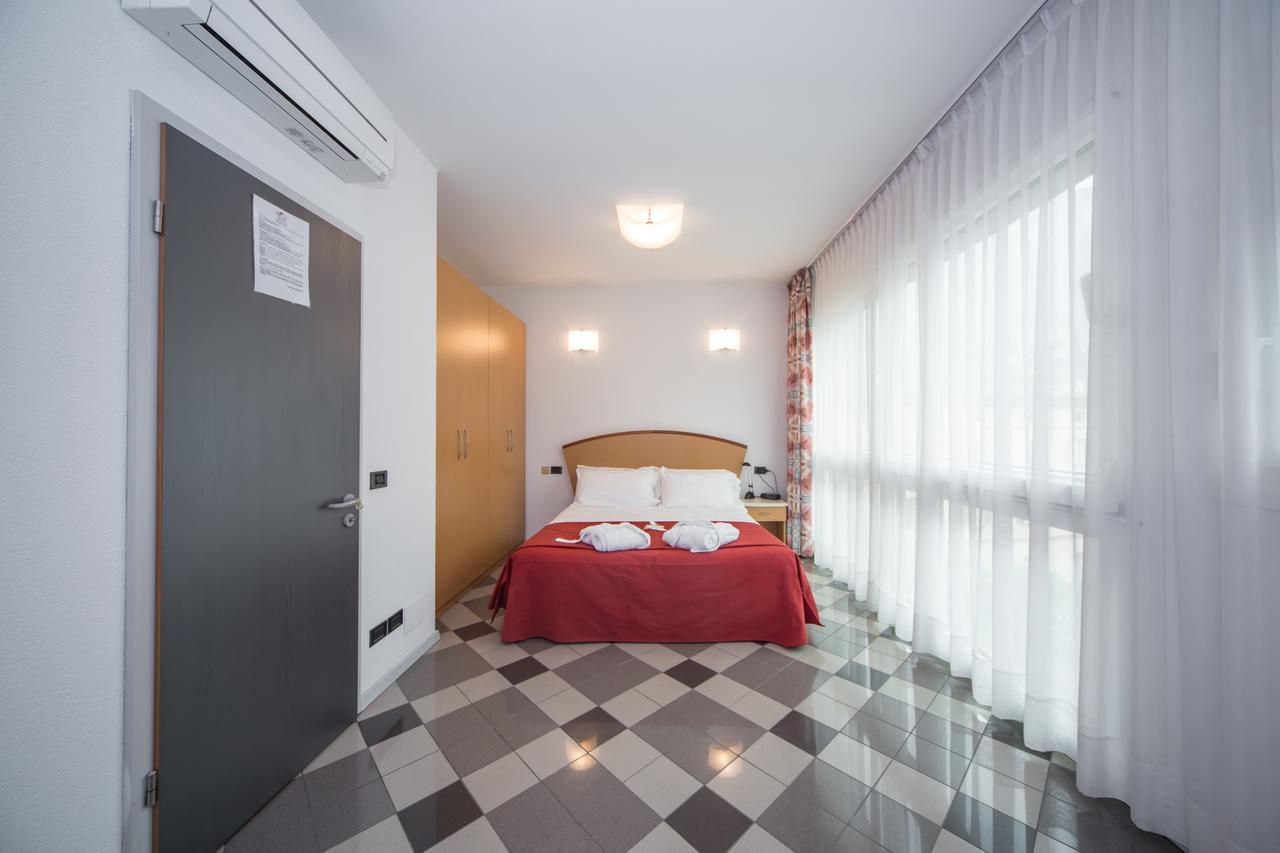 Piazzi House Aparthotel Sondrio Buitenkant foto