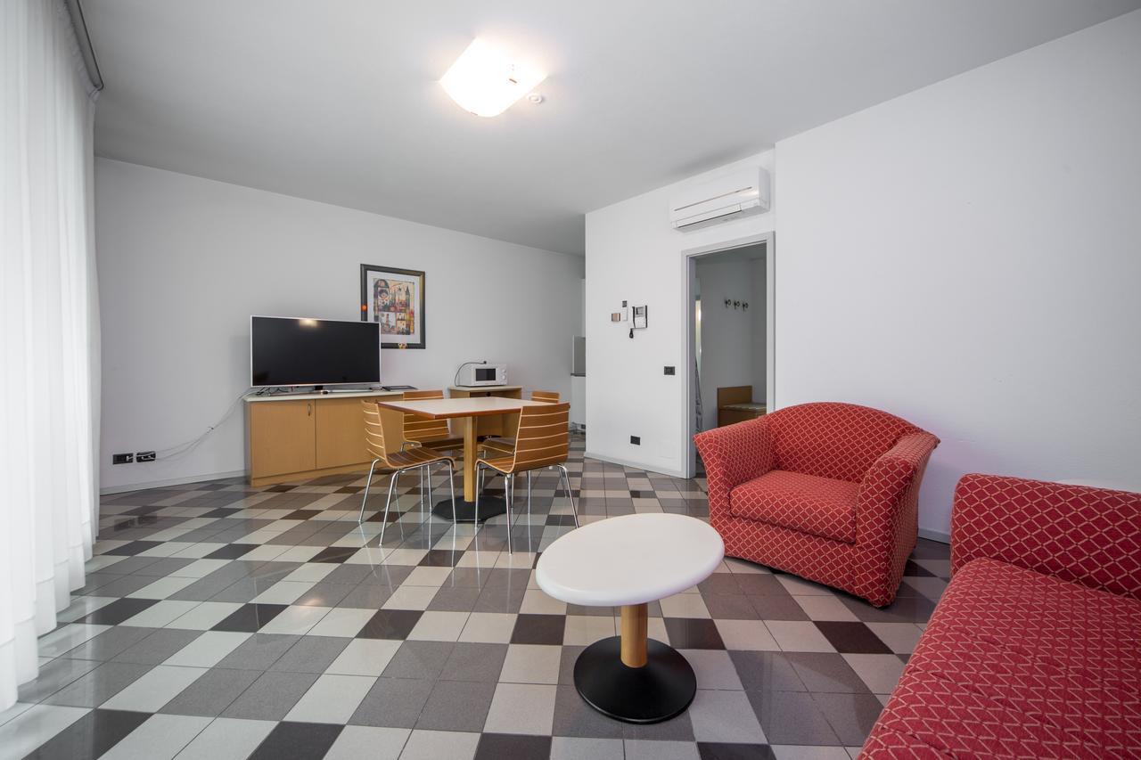 Piazzi House Aparthotel Sondrio Buitenkant foto