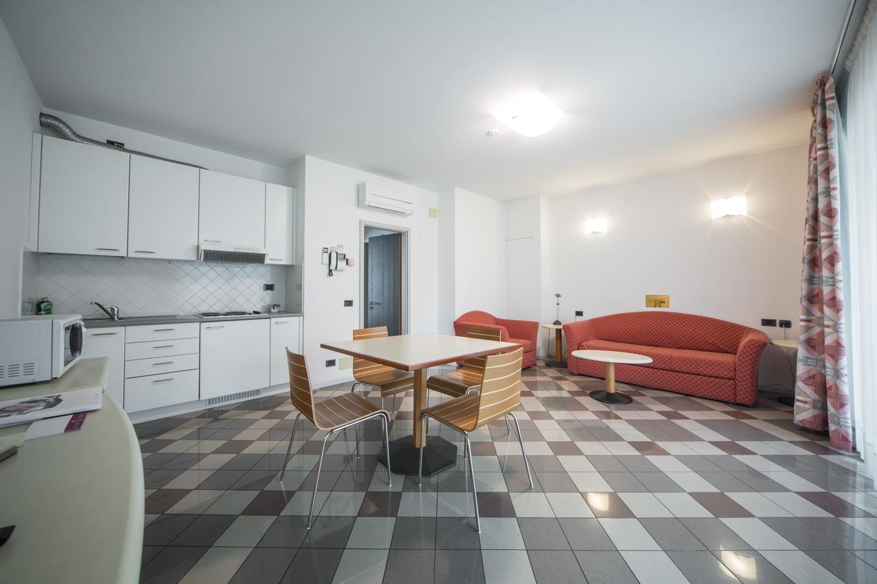 Piazzi House Aparthotel Sondrio Buitenkant foto