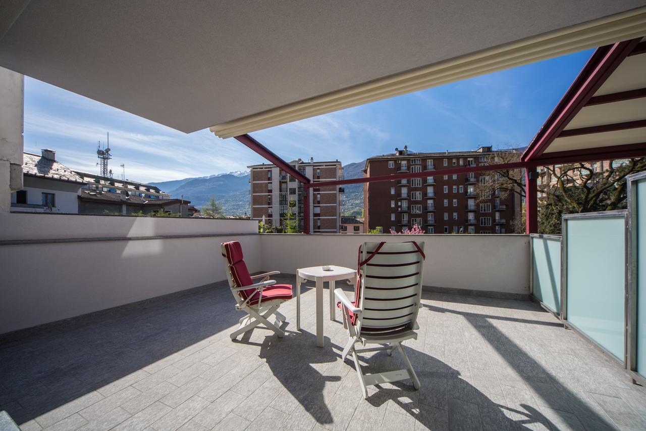 Piazzi House Aparthotel Sondrio Buitenkant foto